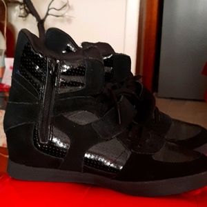 Black wedge sneakers ( Sketchers)